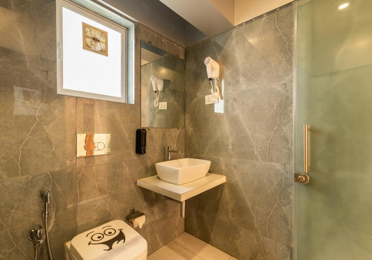 Bathroom 2, A Gracious place for King - Wifi - Breakfast , Mumbai Suburban