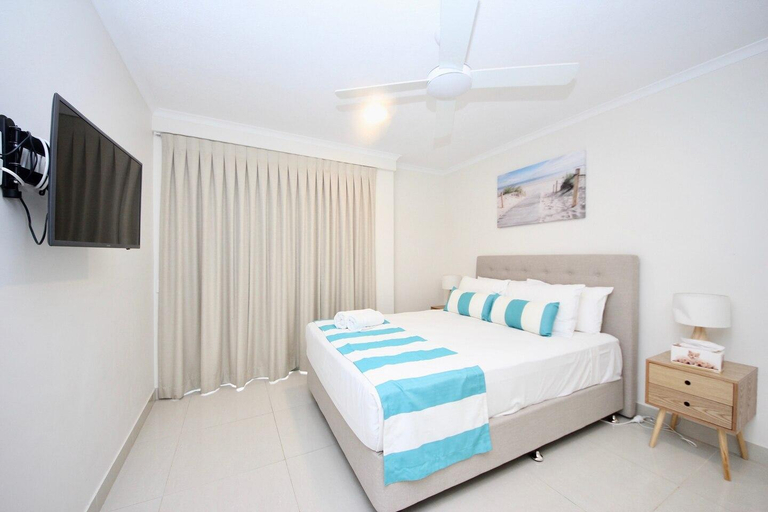 Bedroom 2, Premium Poolside Villa, Diamond Beach 39, Gold Coast