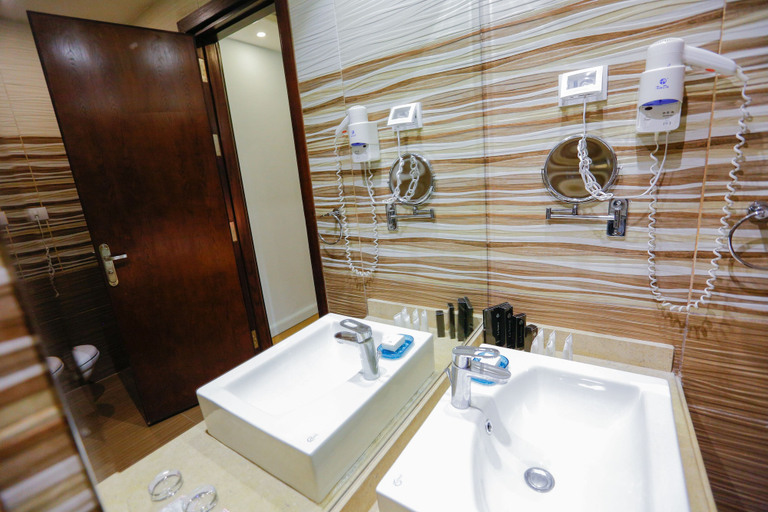 Bathroom 5, Tolip Family Park Hotel, New Cairo City