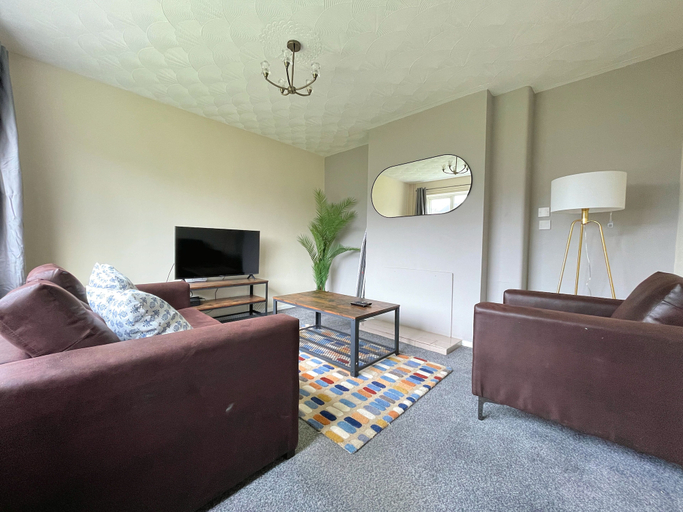 Others 5, 6 Person Spacious Home with Garden, Barnsley