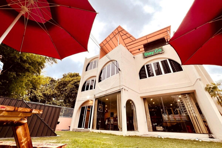 Others 2, Holiday Villa - Private Pool - 2 mins to beach!, Penang Island