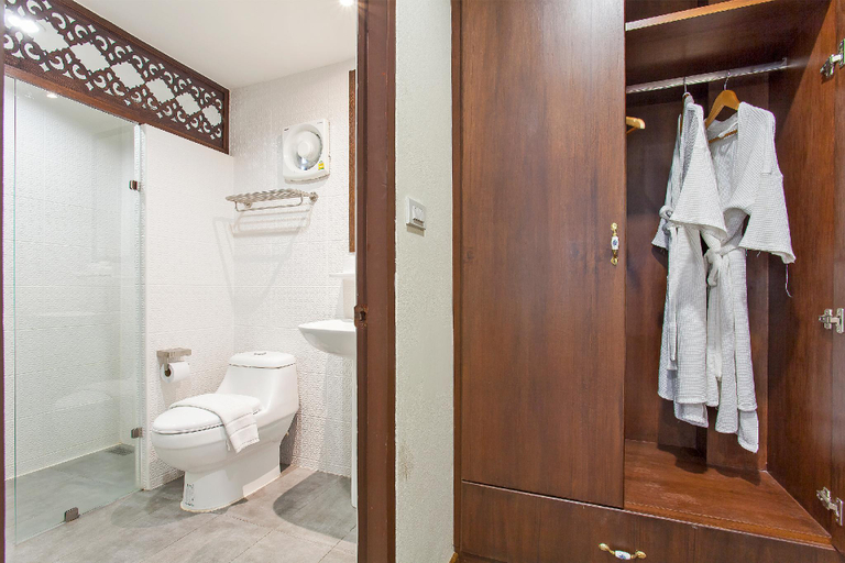 Bathroom 3, Spring Brook Resort 35BR Sleeps 70 w/Pool & Gym, Hang Dong
