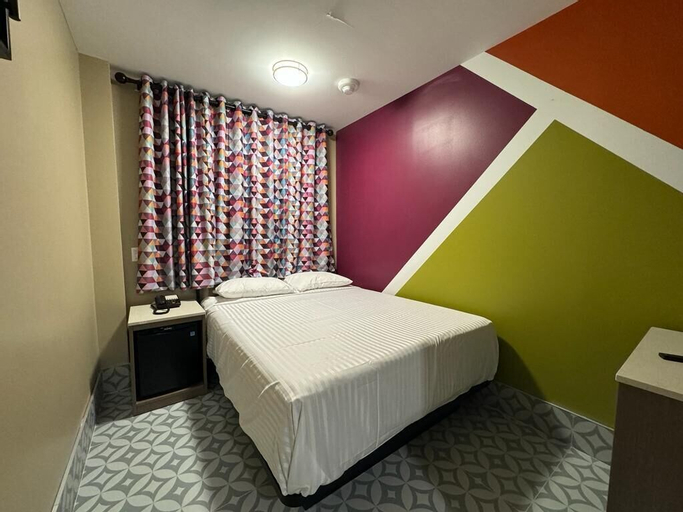 Bedroom 5, Moon Hotel Brooklyn, New York