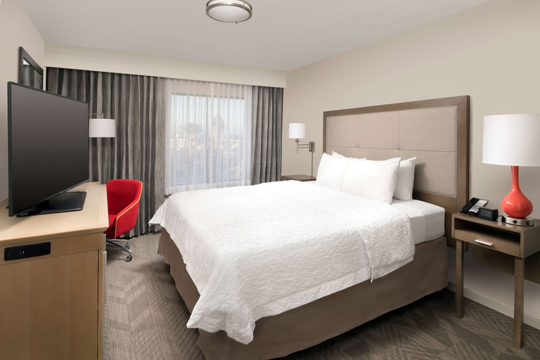 Bedroom 3, Hampton Inn & Suites Anaheim Garden Grove, Orange