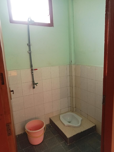 Bathroom, GUESTHOUSE AILEEN, West Manggarai