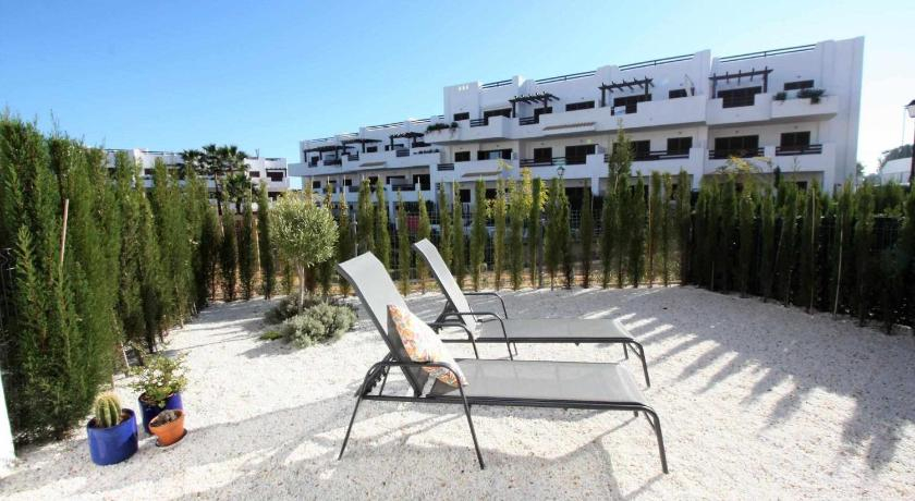 Andalucia apartamento con terraza jardin y piscina comunitaria, Almería
