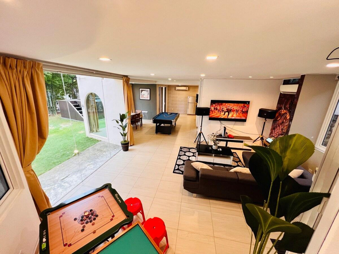 Others 4, Holiday Villa - Private Pool - 2 mins to beach!, Penang Island