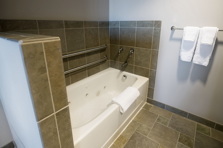 Bathroom 3, Great Wolf Lodge Bloomington, Hennepin