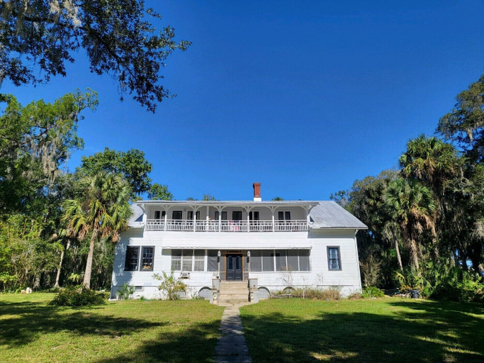 Exterior & Views 1, Blue Sky Manor, Putnam