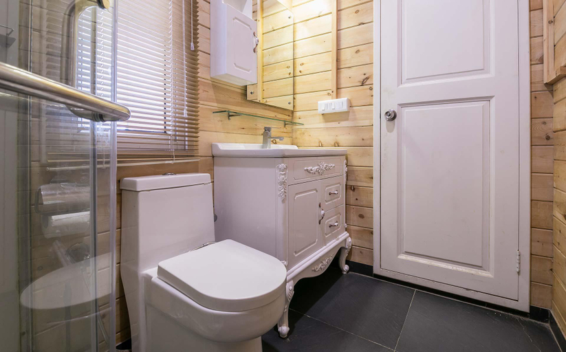 Bathroom 3, Sara's Chalet Three by VEO - Part of StayVista, Nainital