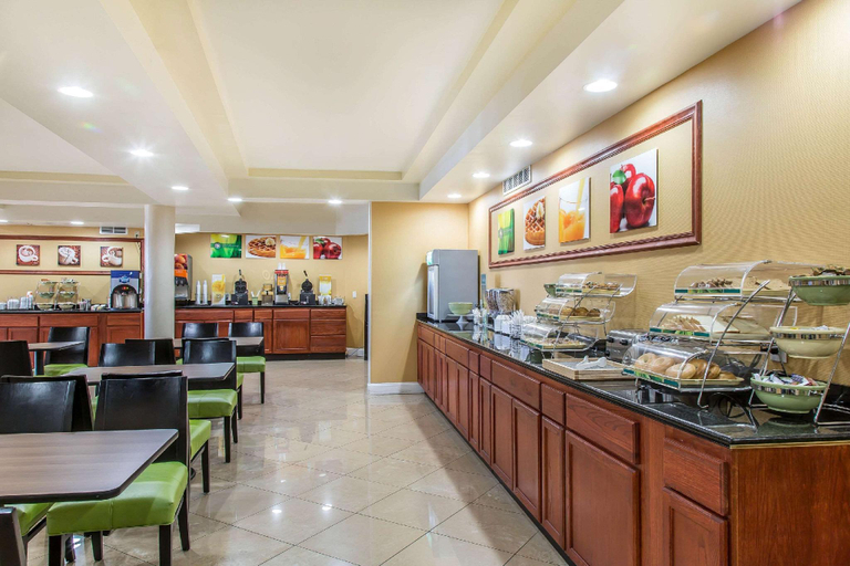 Food & Drinks 4, Quality Inn & Suites Middletown - Newport, Newport