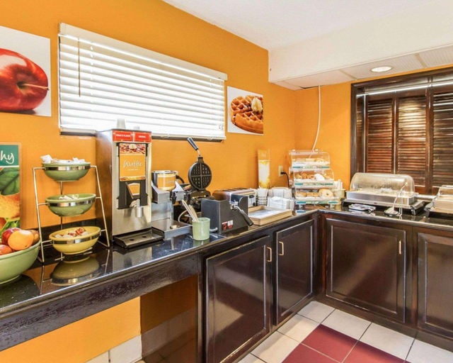 Food & Drinks 5, Quality Inn near University of Mobile, Mobile