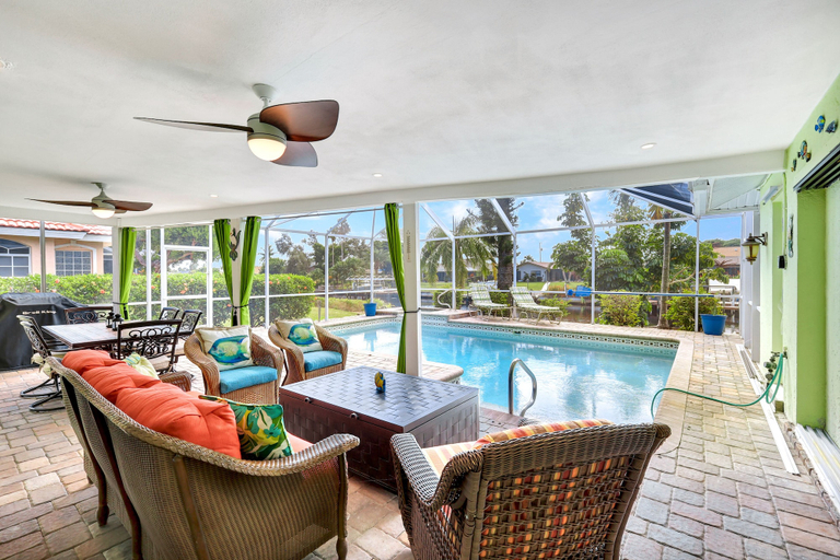 Food & Drinks 5, Villa Emerald Coast- Private Villa, Lee