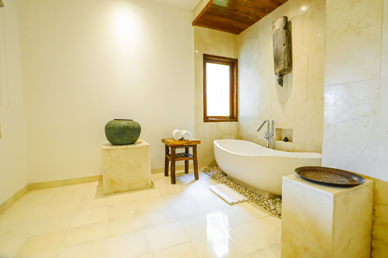 Bathroom 11