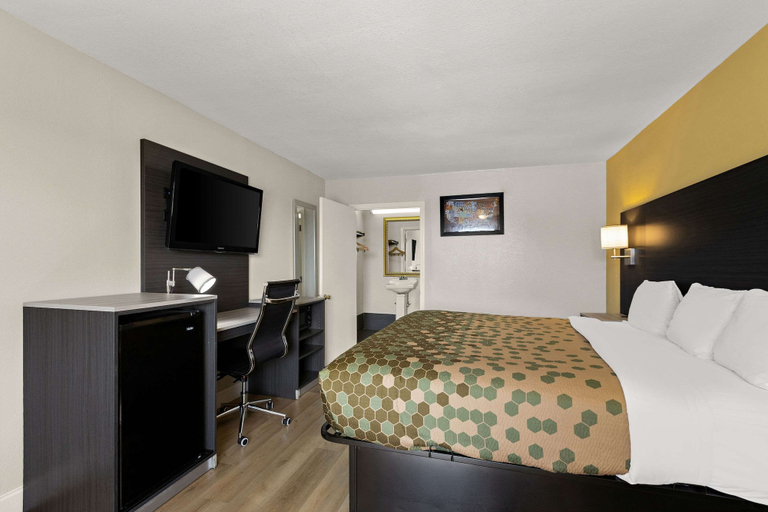 Bedroom 3, Econo Lodge White Pine Morristown I-81 & I-40 Split, Jefferson