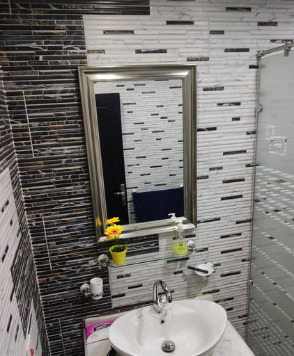 Bathroom 2, Hi Pyramids, Al-Ahram