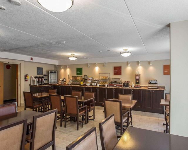 Food & Drinks 5, Comfort Inn, Simcoe