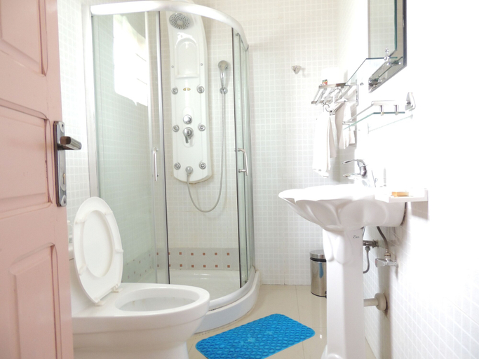 Bathroom 3, Cari Hotel, Gasabo