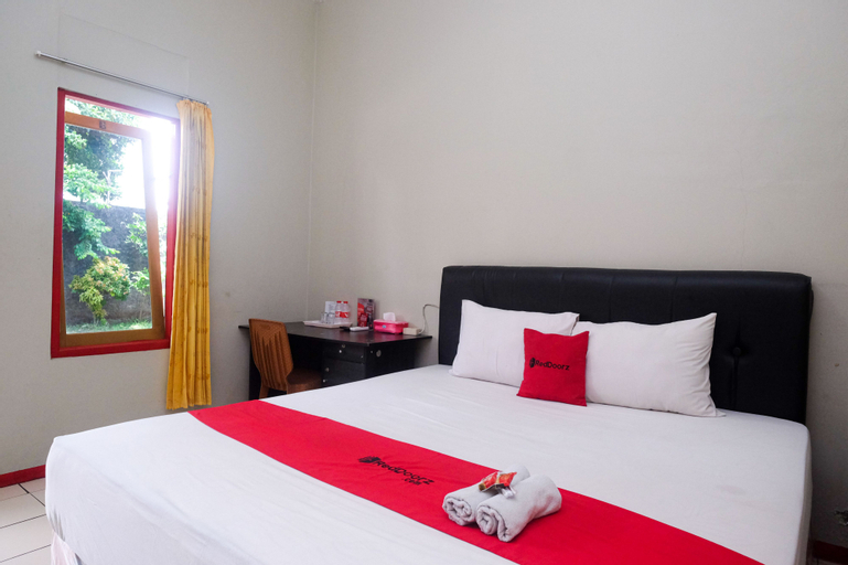 Bedroom 4, RedDoorz near Kampus UMP Purwokerto, Banyumas
