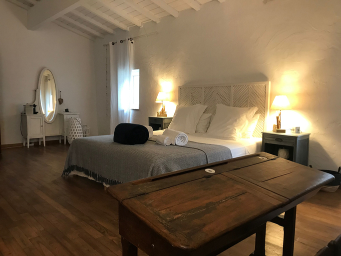 Bedroom 3, Les Cailloux Dorés, Gard