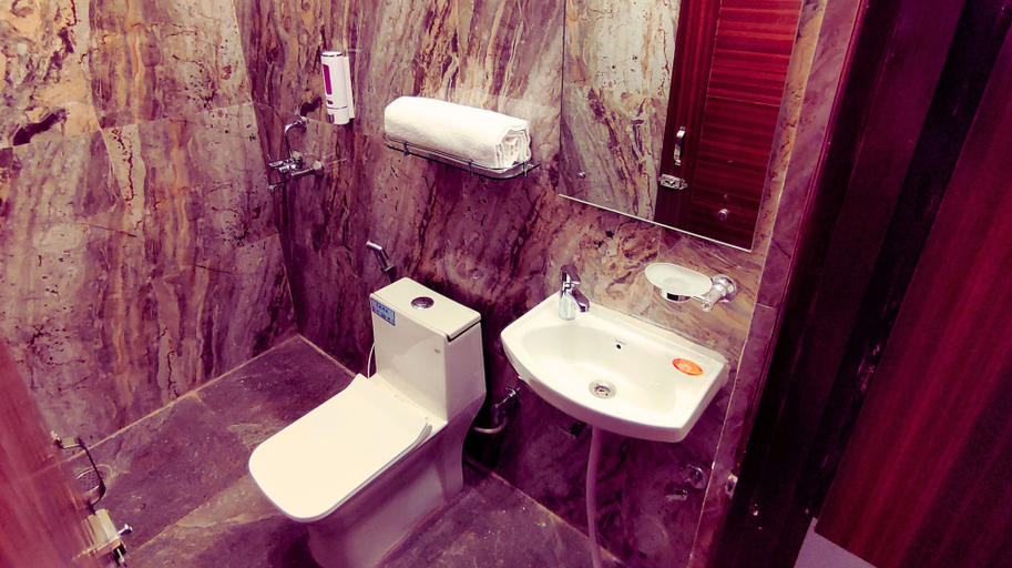 Bathroom 4, The MadhuNandan, Nainital