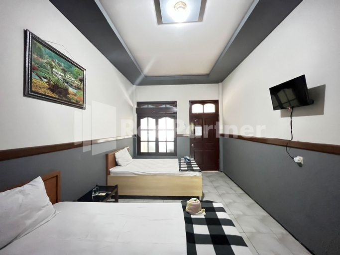 Bedroom 4, Hotel Dewi RedPartner near Gor Merdeka Jombang, Jombang