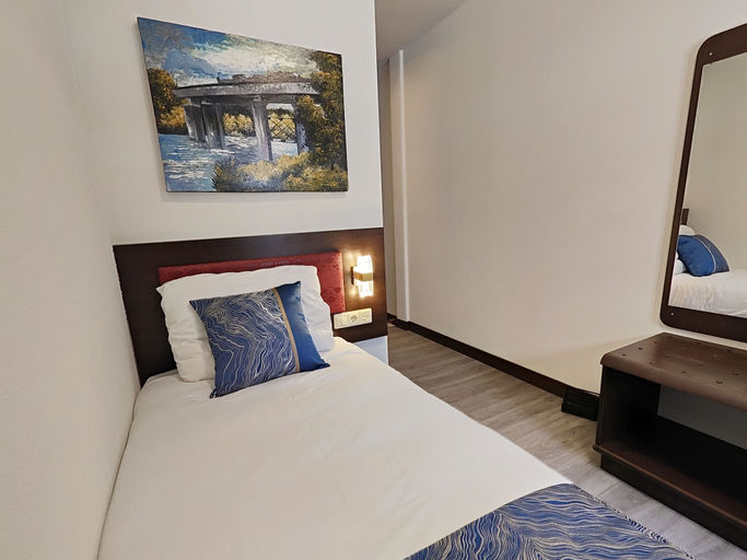 Bedroom 2, CN Hotel Arnhem Centraal, Arnhem