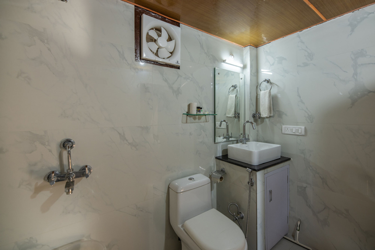 Bathroom 3, Heritage Resort, Bageshwar