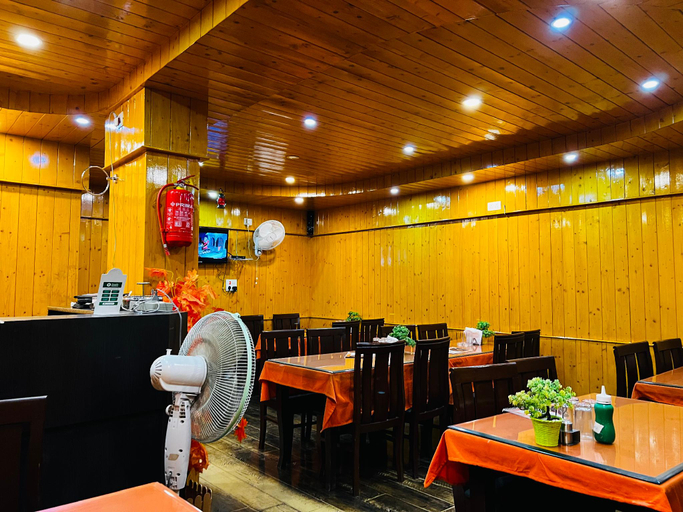 Food & Drinks 4, PINE VIEW, Baramulla