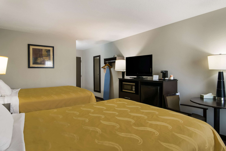 Bedroom 3, Quality Inn Aurora, Dupage
