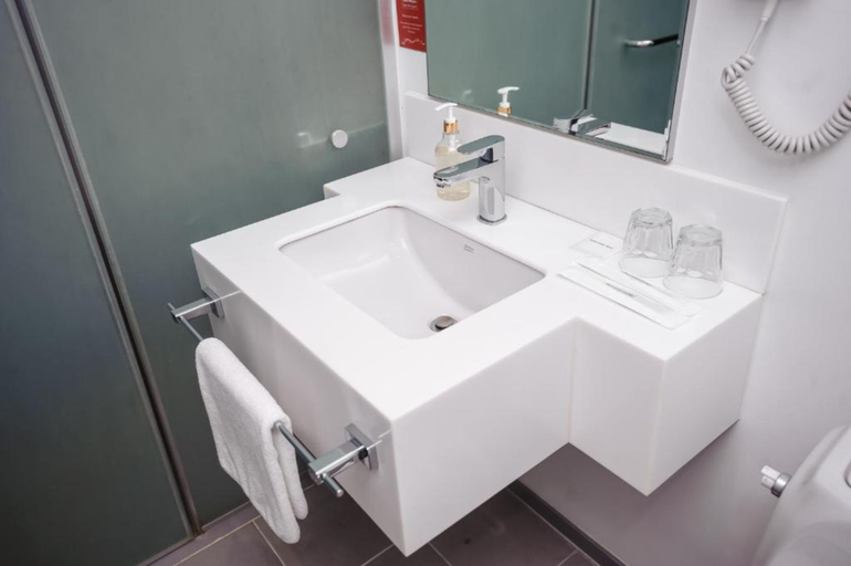 Bathroom 5, Travelodge Myeongdong Euljiro, Jung