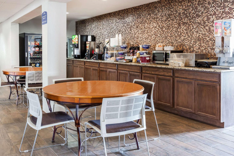 Food & Drinks 5, Microtel Inn & Suites By Wyndham Ardmore, Carter