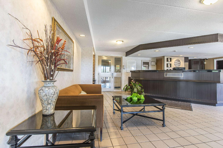 Public Area 2, Comfort Inn, Stormont, Dundas and Glengarry