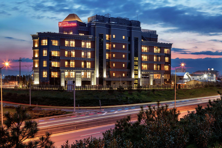 Exterior & Views