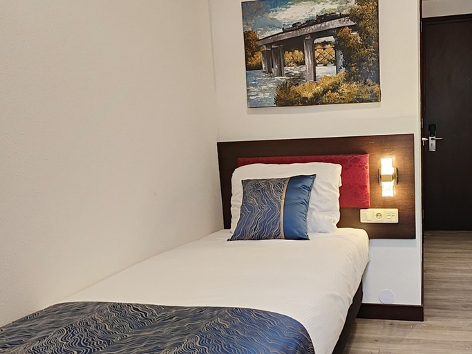 Bedroom 3, CN Hotel Arnhem Centraal, Arnhem