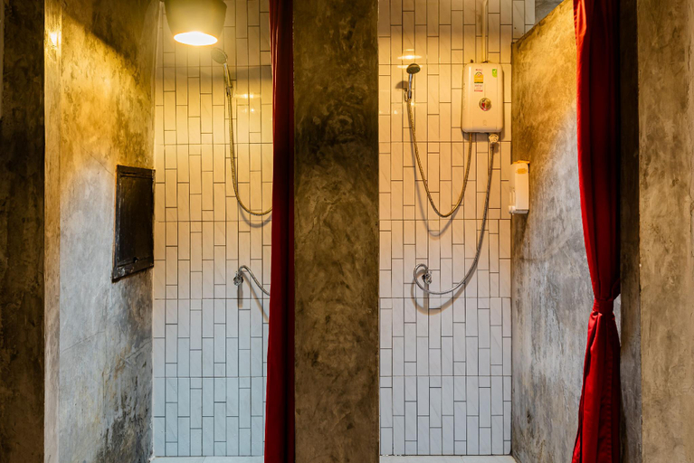 Bathroom 3, Sleeper Hostel, Mueang Krabi