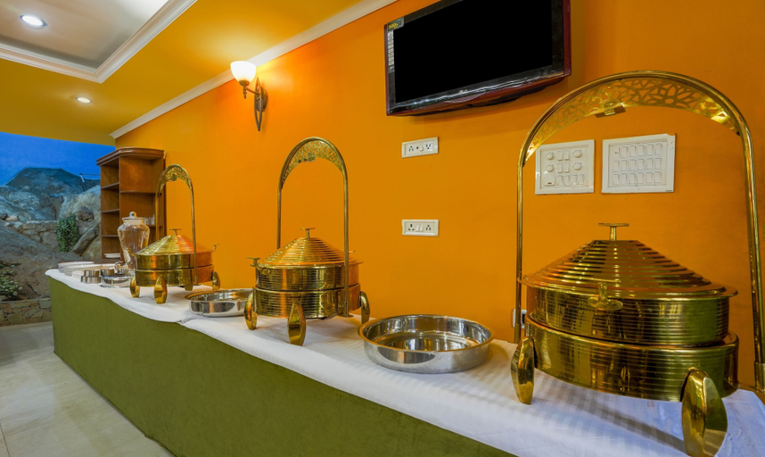 Food & Drinks 4, Itsy Hotels Classiyo Munnar Crown Resorts, Idukki