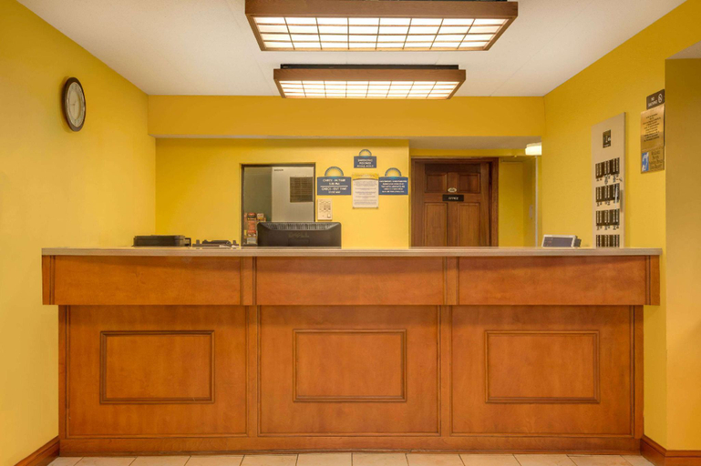 Public Area 2, Days Inn by Wyndham Columbus Fairgrounds, Franklin