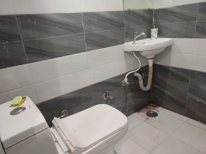 Bathroom, VS Residency, Mathura