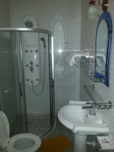 Bathroom 3, Cari Hotel, Gasabo