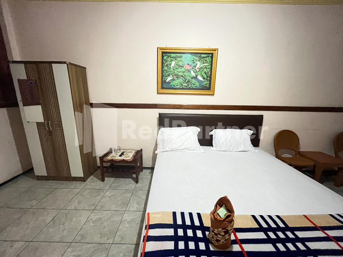 Bedroom 3, Hotel Dewi RedPartner near Gor Merdeka Jombang, Jombang