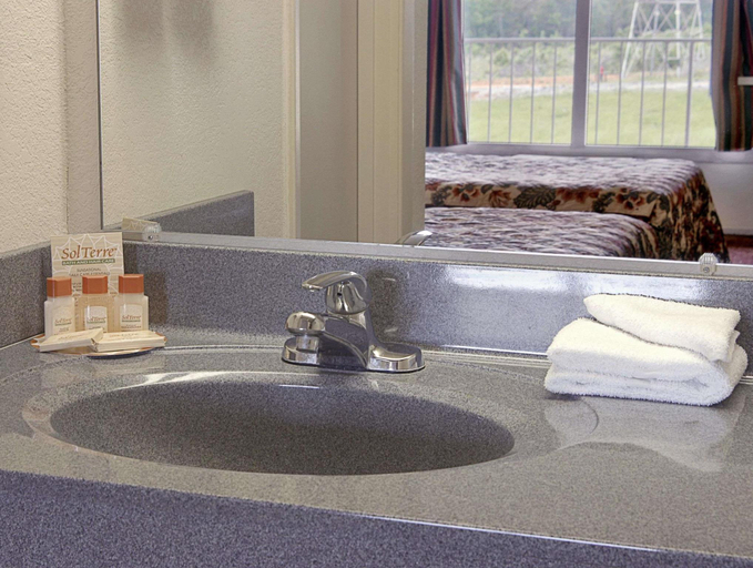 Bathroom 4, Rodeway Inn Concord - Kannapolis, Cabarrus
