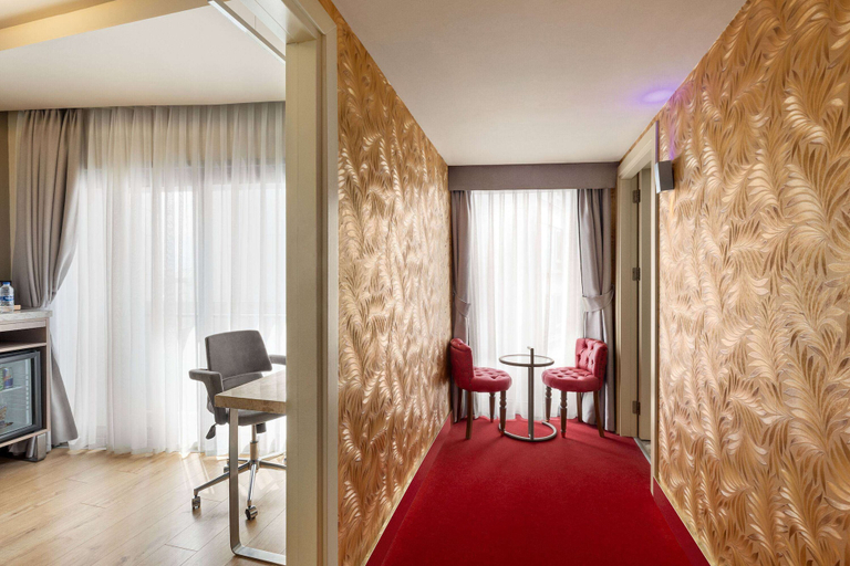 Bedroom 2, Ramada by Wyndham Istanbul Pera, Beyoğlu