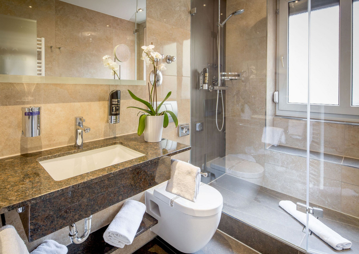 Bathroom 5, Hotel Burgschmiet, Nürnberg