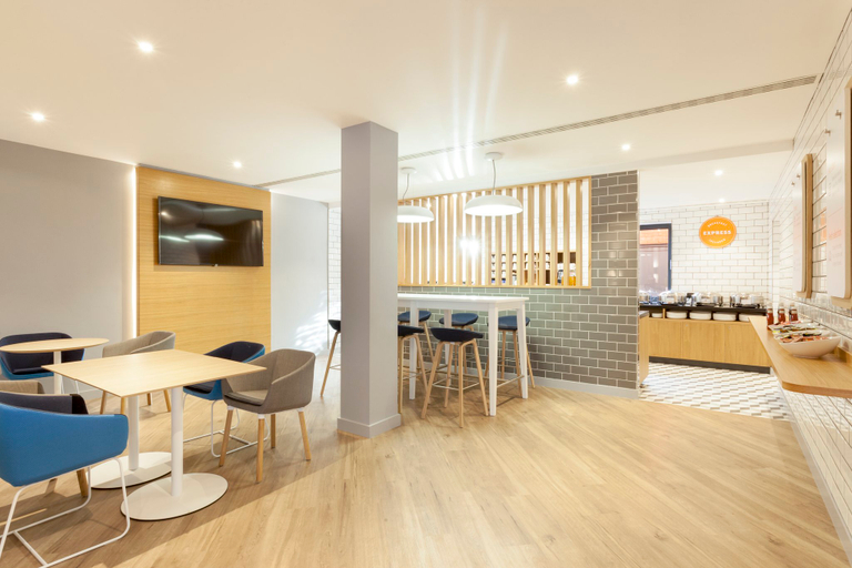 Food & Drinks 3, Holiday Inn Express ST. ALBANS - M25, JCT.22 by IHG, Hertfordshire