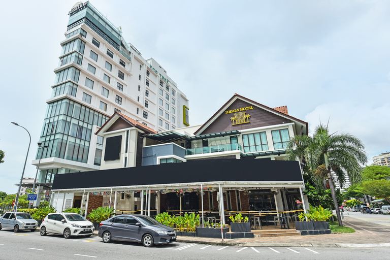 Exterior & Views