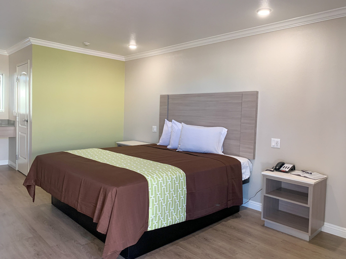 Bedroom 3, Mojave Inn, San Bernardino