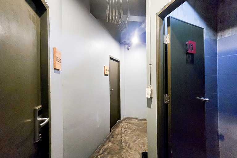 Bathroom 5, Loftel 22 Hostel, Bang Rak