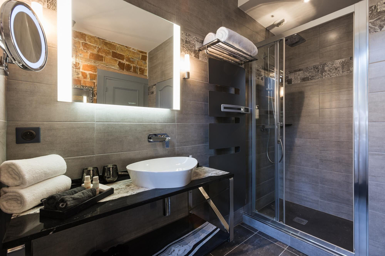 Bathroom 5, Le Petit Manoir, Dordogne