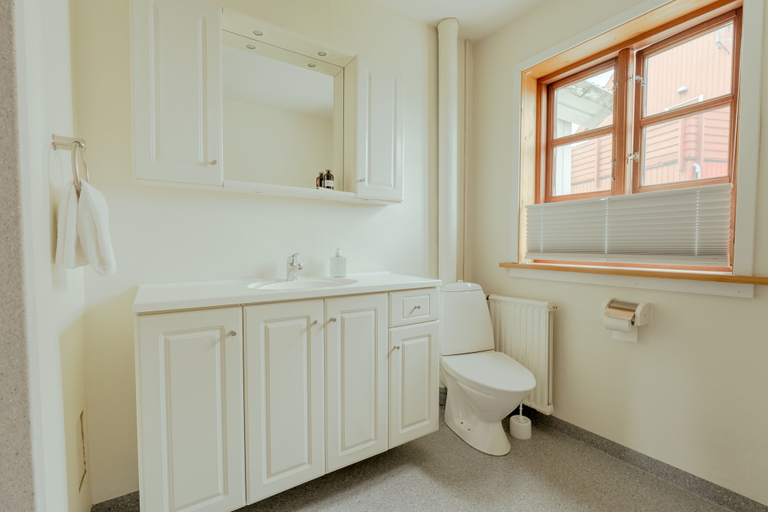 Bathroom 3, Marina View |3 Bedroom Apartment |Central Tórshavn, Tórshavn